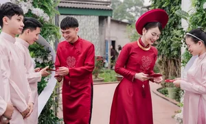 Exclusive Romantic Gallery: Ho Van Cuong and His Beautiful Wife Share Heartwarming Moments of Their Journey Together - image 0