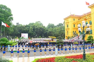 General Secretary and President To Lam Hosts Official Welcome Ceremony for South Korean President - image 3