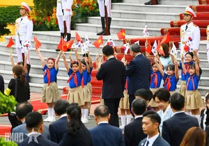 General Secretary and President To Lam Hosts Official Welcome Ceremony for South Korean President - image 8