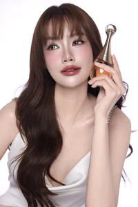 Diva Hong Nhung's Ageless Elegance and Nhat Kim Anh's Bold Style Transformation - image 8