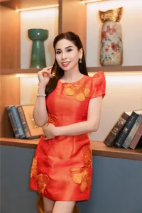 Diva Hong Nhung's Ageless Elegance and Nhat Kim Anh's Bold Style Transformation - image 1