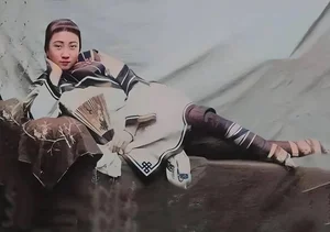 Rare Glimpses into History: The Captivating Beauty and Style of Qing Dynasty Courtesans in Vintage Photography - image 39