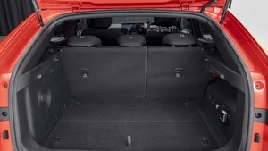 Hyundai Ioniq 3 Debuts: The Electric Hatchback with Physical Buttons - image 12