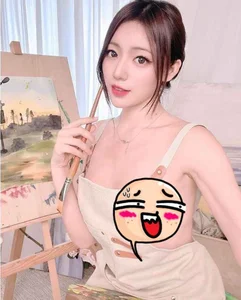 Chinese Influencer Goes Viral with Creative 'Artist in Apron' Photoshoot - image 8