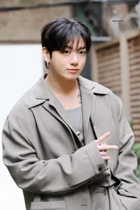 Analyzing Recent Dating Rumors Involving BTS Member Jungkook and a Mystery Singer - image 0