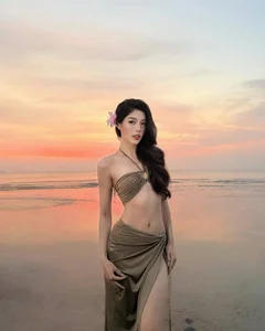 Discover the Stunning Bikini Gallery of Volleyball Icon Đặng Thu Huyền: A Blend of Sport and Glamour - image 1