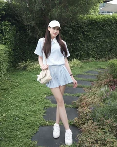 Elegant Skirt Styles for Slim Legs: Celebrity Fashion Inspired by Do Thi Ha - image 0