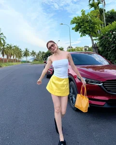 Thiều Bảo Trâm's Sister Sets Summer Trends with a Bold Scarf Top Fashion Statement - image 2