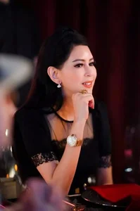 The Timeless Elegance of Vietnam's Renowned Female CEO Le Hong Thuy Tien - image 1