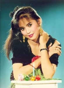 The Timeless Elegance of Vietnam's Renowned Female CEO Le Hong Thuy Tien - image 2