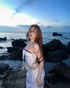Stunning Portraits of Võ Nữ Ngân Hà: A Fusion of Beauty and Elegance - image 4