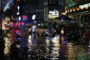 Rain or Shine: Ho Chi Minh City's Vibrant Weekend Spirit - image 5