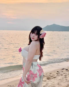 Embracing Curves: The Rise of Thailand's Body Positive Fashion Influencers - image 8