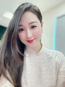 Viral Hanoi Teacher Beauty and Style Update Post-2023 School Opening - image 0