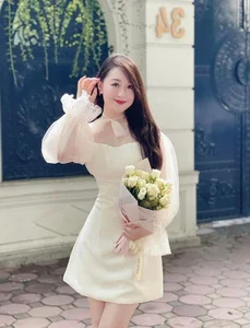 Viral Hanoi Teacher Beauty and Style Update Post-2023 School Opening - image 2