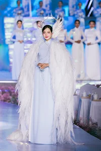 Miss Vietnam Icons Bao Ngoc, Tieu Vy, and Thanh Thuy Radiate Elegance in Traditional Ao Dai - image 3