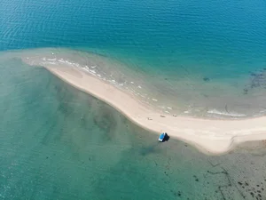 Discover the Magical Sandbar Path of Diep Son Island in Khanh Hoa - image 6