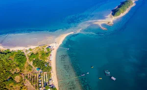 Discover the Magical Sandbar Path of Diep Son Island in Khanh Hoa - image 9