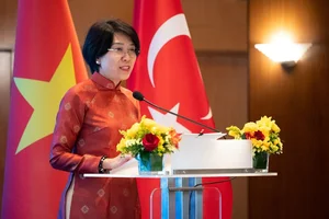 Vietnam National Assembly Chairman Meets Vietnamese Community in Turkey - image 10