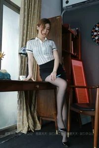 Zi Wei: The Bold Aesthetic of the Spicy Female Secretary - image 4