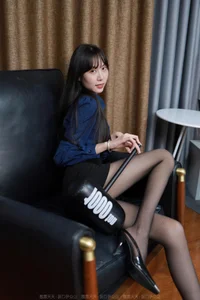 Bold and Classic: Tuan Tuan's Black Silk Hosiery Showcase - image 0
