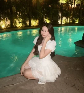 Stunning Poolside Birthday: Hạt Dẻ Celebrates in Style with Radiant Beauty - image 9
