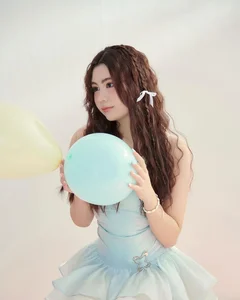Stunning Poolside Birthday: Hạt Dẻ Celebrates in Style with Radiant Beauty - image 6