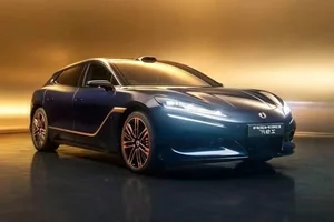 Gallery: Detailed Look at the 'One-of-a-Kind' BYD Denza Z9 GT Priced at Over $850,000 - image 3