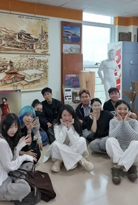 Vietnamese Actress Midu’s Natural Beauty Revealed in Candid Photos Taken by Her Students - image 3