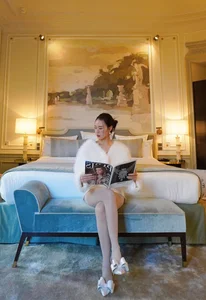 Vietnamese Actress Midu’s Natural Beauty Revealed in Candid Photos Taken by Her Students - image 7