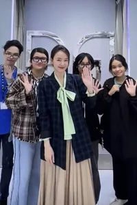 Vietnamese Actress Midu’s Natural Beauty Revealed in Candid Photos Taken by Her Students - image 2