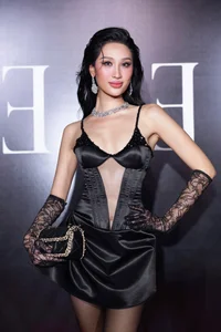 Vietnamese Celebrities Redefine Elegance in All-Black Outfits at Major Fashion Event - image 0