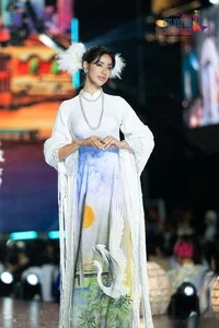 Vietnamese Beauty Queens Shine in Designer Viet Hung's Elegant Ao Dai Collection - image 0