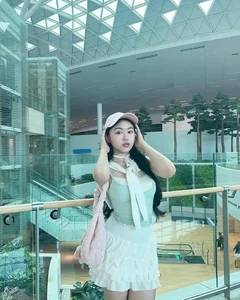 Quyen Linh's Daughter Stuns with Goddess-Like Beauty at the Airport - image 0