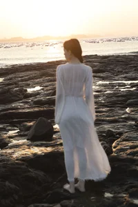 YiTuYu Art Language Vol.9779: 'Jin Tian He Guo Cha' – A 14P Journey into Lifestyle and Aesthetic Art - image 1