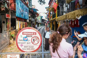 The Quiet Side of Hanoi Train Street: Tourism After Safety Inspections - image 0