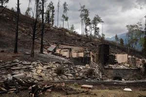 The Horror of Nature: Famous Tourist Destination Destroyed by Unstoppable Forest Fires - image 3