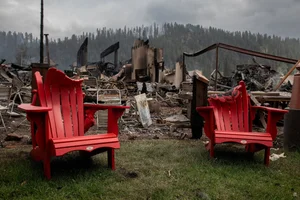 The Horror of Nature: Famous Tourist Destination Destroyed by Unstoppable Forest Fires - image 8