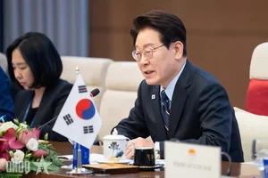 National Assembly Chairman Tran Thanh Man Holds High-Level Talks with South Korean President - image 2