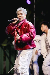 Erik Ignites the Stage at the High-Energy Summer Music Festival - image 2