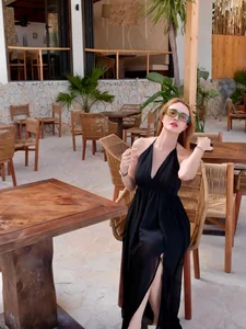 Elegant Beach Style Inspiration: Exploring Luxury Coastal Fashion and Celebrity Travel Trends - image 0