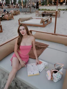 Elegant Beach Style Inspiration: Exploring Luxury Coastal Fashion and Celebrity Travel Trends - image 3
