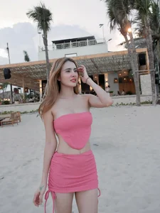 Elegant Beach Style Inspiration: Exploring Luxury Coastal Fashion and Celebrity Travel Trends - image 7