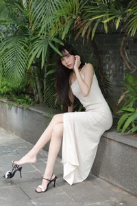 IESS Chiness Model Tuan Tuan: Elegant High Cut and Long Legs Gallery - image 1