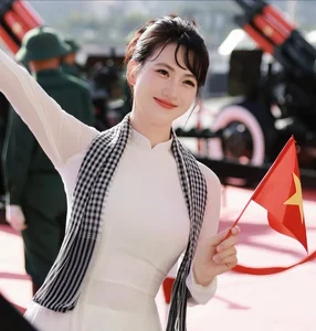 Phuong Anh Dao Radiates Elegance in Traditional Ao Dai for April 30th - image 1