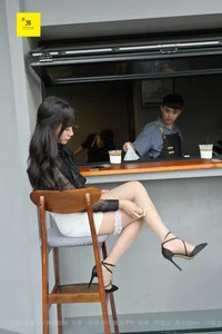 IESS Meixi Cafe Fantasy Gallery: Elegant Chinese Model Photography - image 35