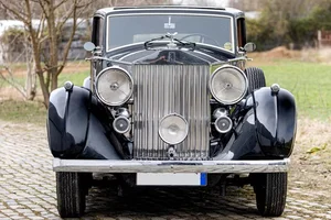 Celebrating a Century of Luxury: The Legendary Rolls-Royce Phantom Marks Its 100th Anniversary - image 16