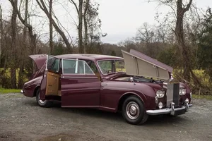Celebrating a Century of Luxury: The Legendary Rolls-Royce Phantom Marks Its 100th Anniversary - image 0