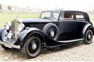 Celebrating a Century of Luxury: The Legendary Rolls-Royce Phantom Marks Its 100th Anniversary - image 18