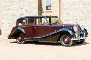 Celebrating a Century of Luxury: The Legendary Rolls-Royce Phantom Marks Its 100th Anniversary - image 3